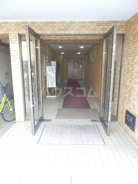 24/30 エントランス