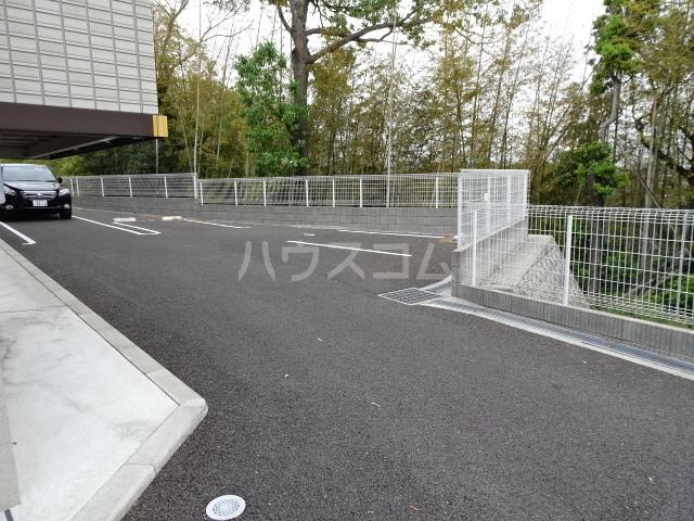 27/30 駐車場