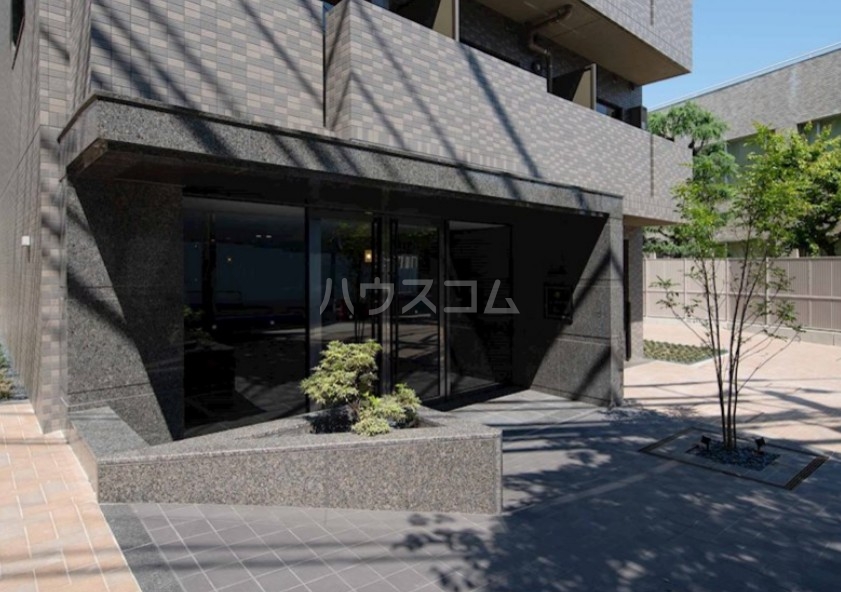 22/26 エントランス