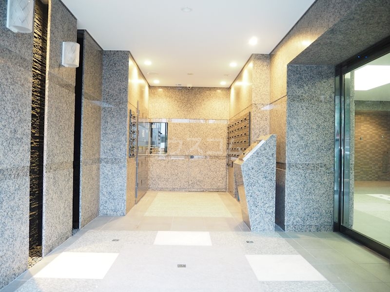 25/30 エントランス