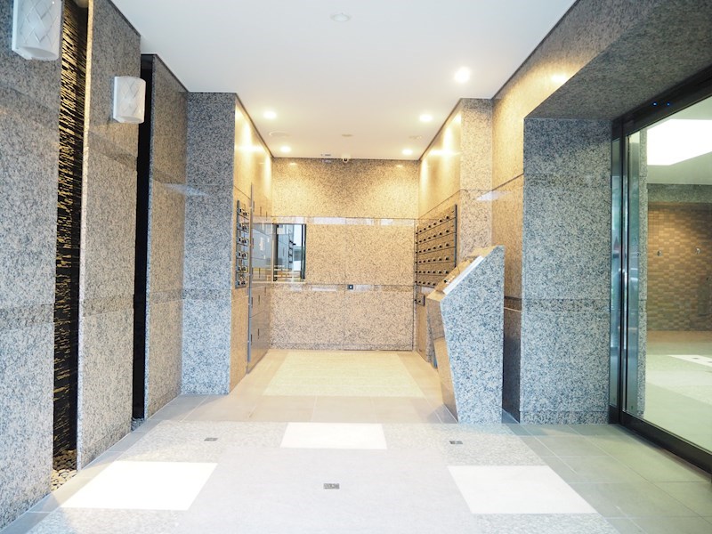 23/30 エントランス