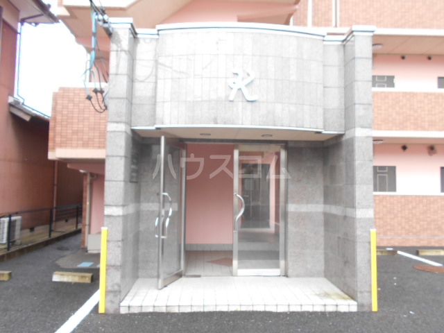 27/30 エントランス