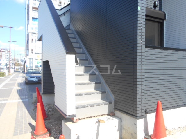 24/30 エントランス