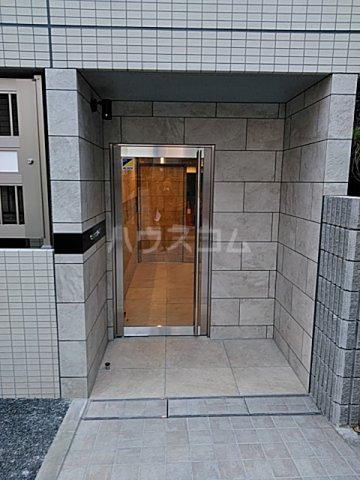 25/30 エントランス