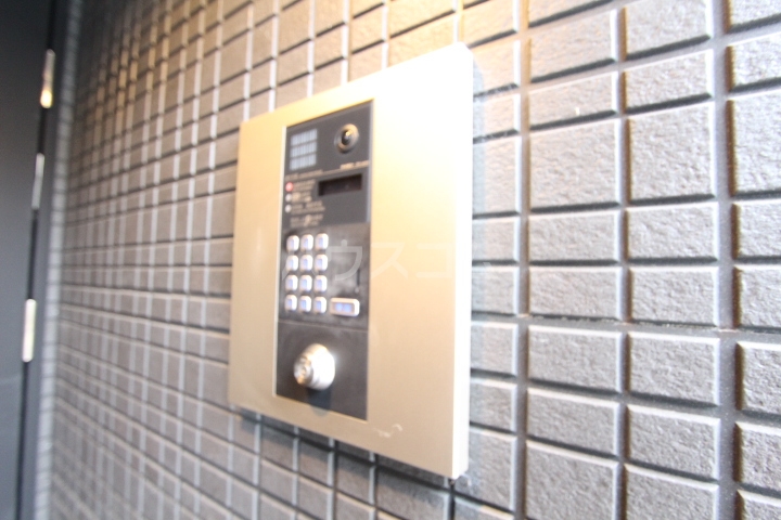 21/30 エントランス