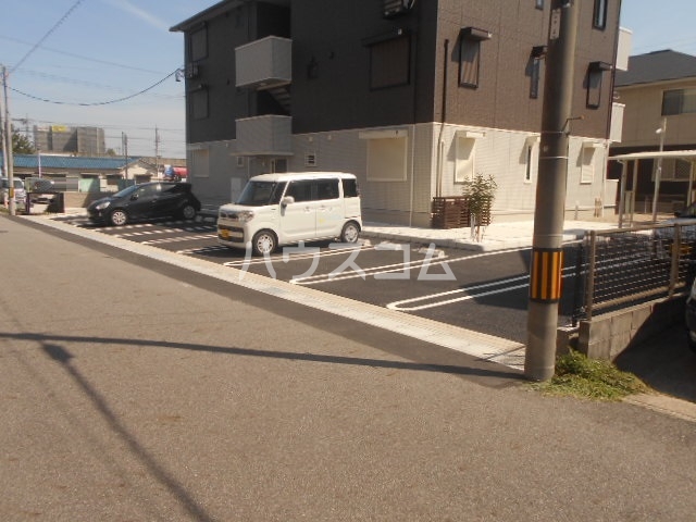 2/3 駐車場