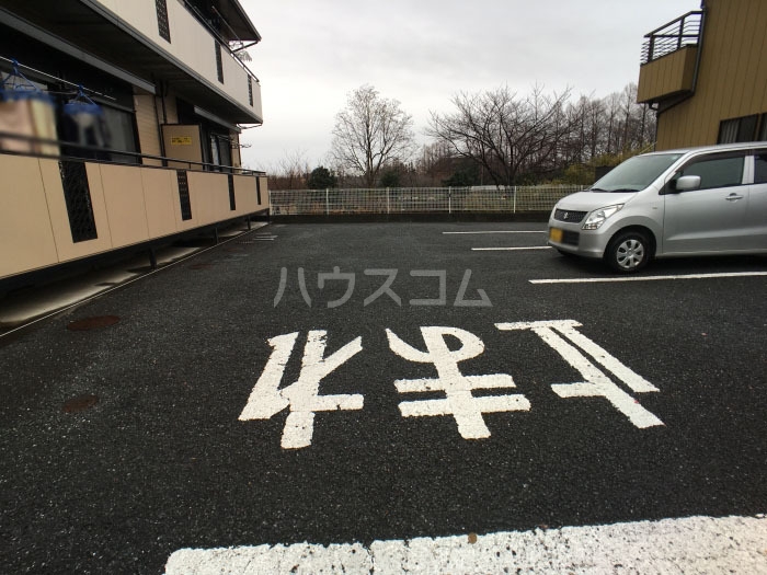 18/28 駐車場