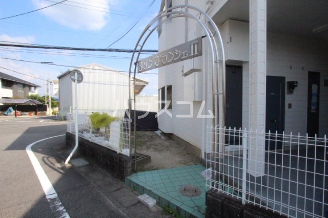 24/30 エントランス