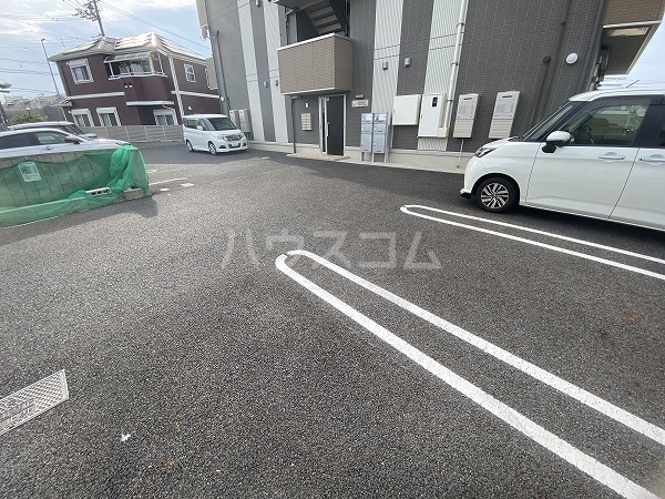 27/30 駐車場