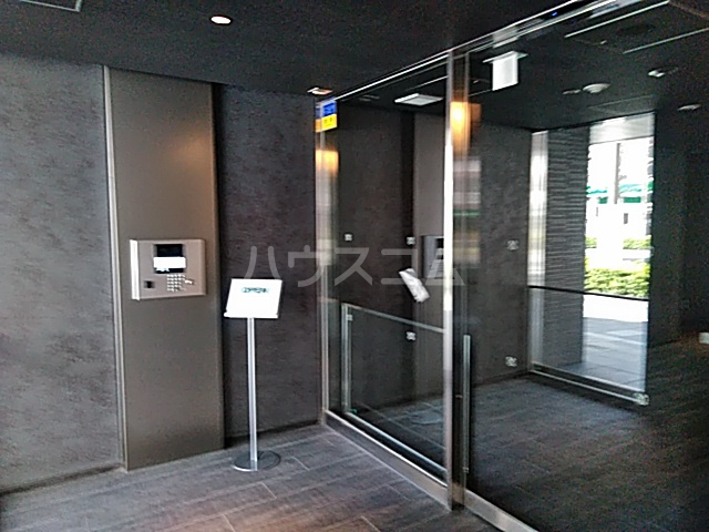 22/27 エントランス