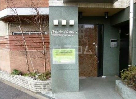 16/23 エントランス