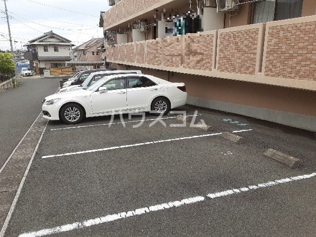 20/29 駐車場