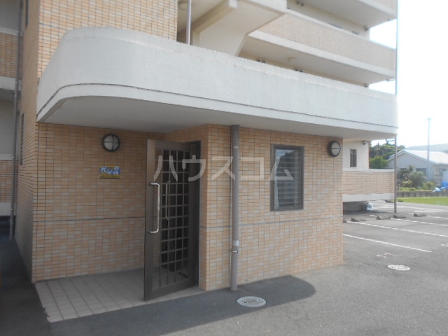 23/26 エントランス