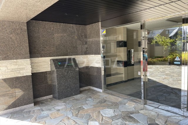 19/25 エントランス