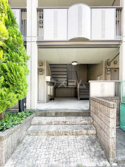 15/21 エントランス