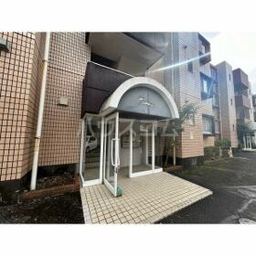 16/23 エントランス