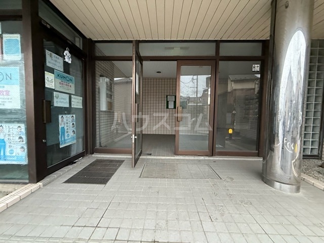 18/24 エントランス