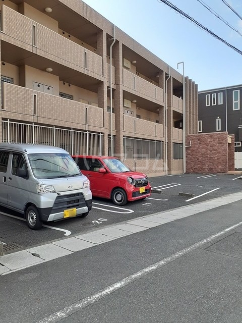 22/28 駐車場