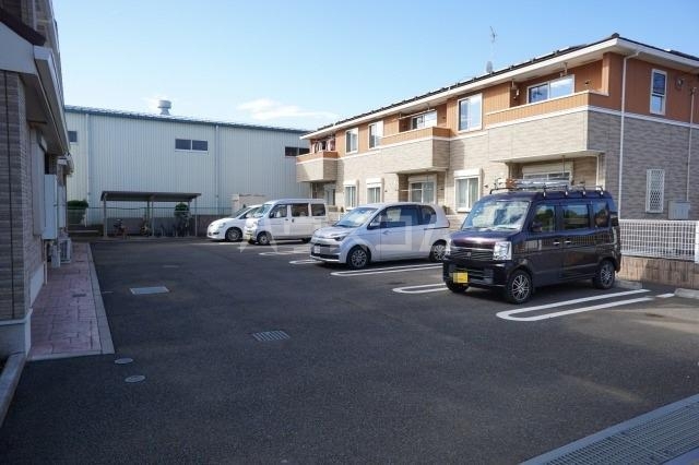 28/30 駐車場