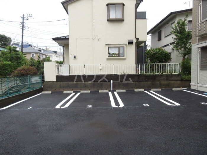 22/27 駐車場