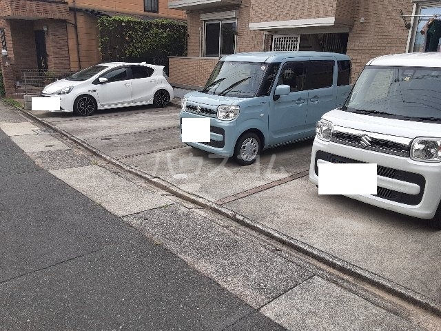 18/28 駐車場