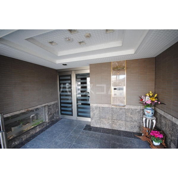 22/30 エントランス