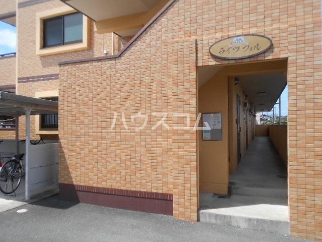 19/27 エントランス