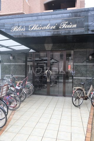 28/30 エントランス