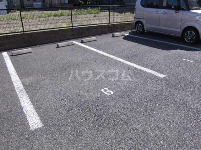 21/28 駐車場