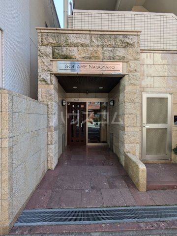 27/30 エントランス