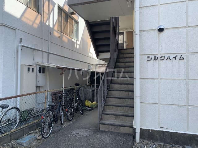 20/30 エントランス