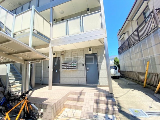 27/30 エントランス