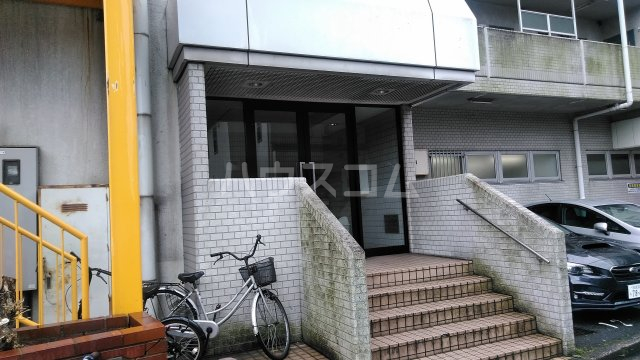 21/30 エントランス