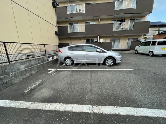 22/26 駐車場