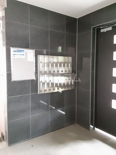 22/25 エントランス