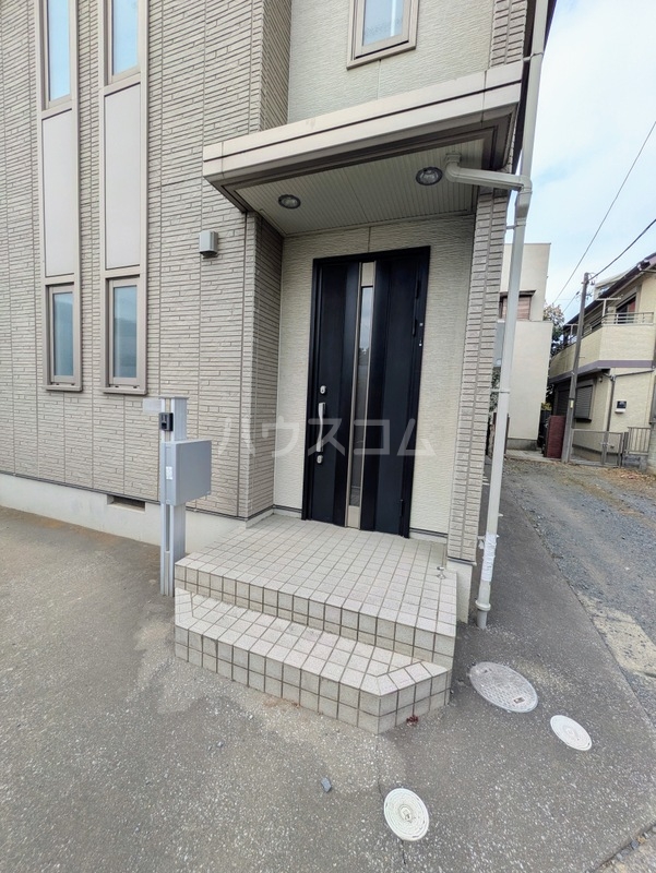 24/27 エントランス