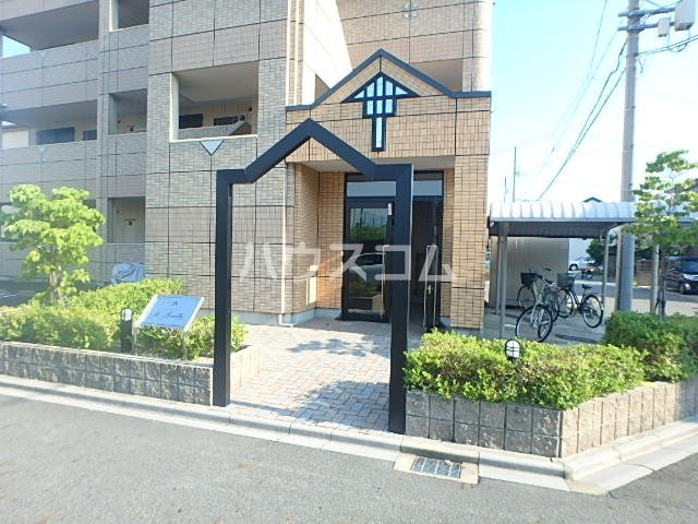 21/30 エントランス