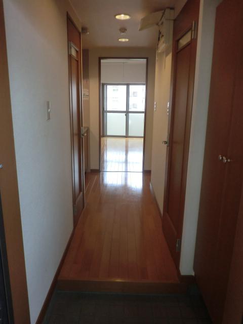 22/28 エントランス