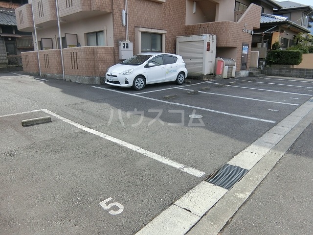 14/14 駐車場
