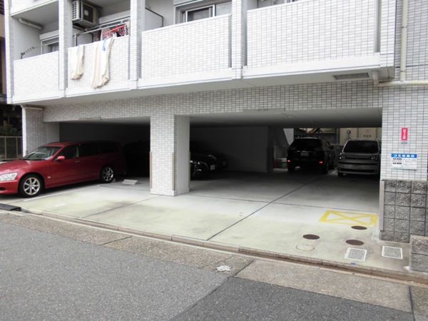 21/27 駐車場