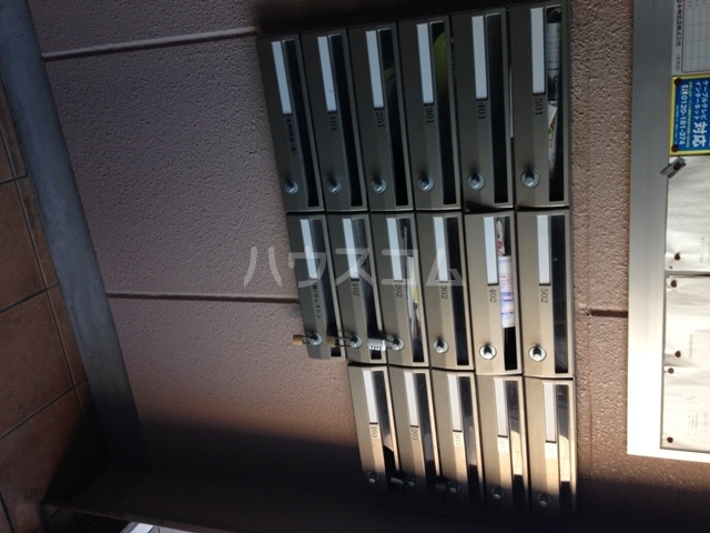 19/27 エントランス