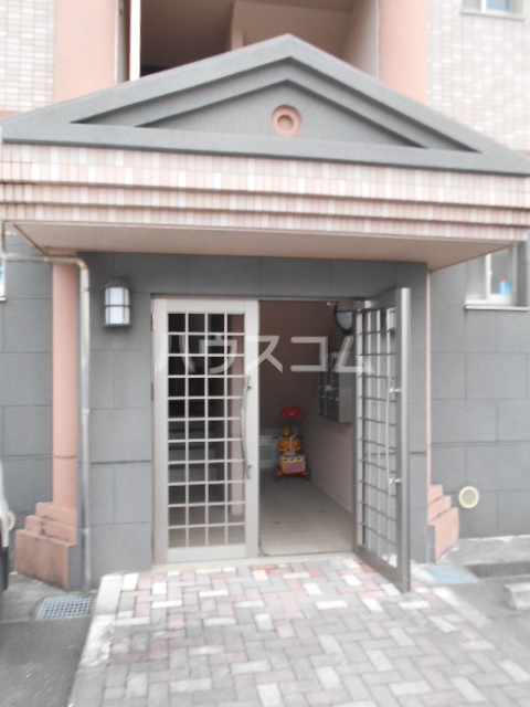 23/30 エントランス