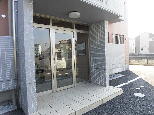 18/22 エントランス