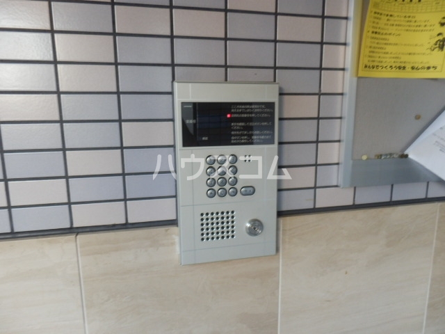 16/23 エントランス