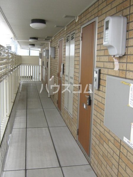 24/30 エントランス