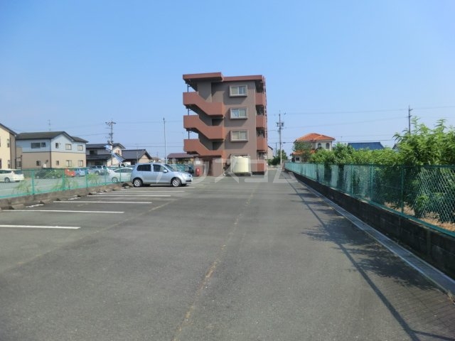 22/28 駐車場