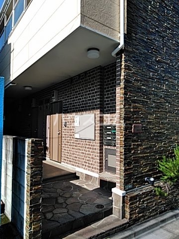 27/30 エントランス