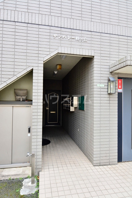 18/26 エントランス