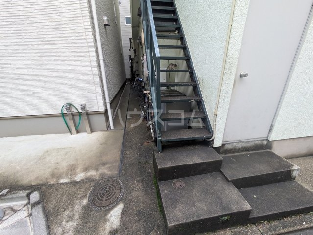 21/30 エントランス