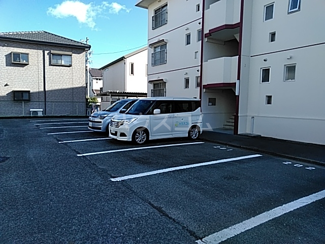 24/25 駐車場